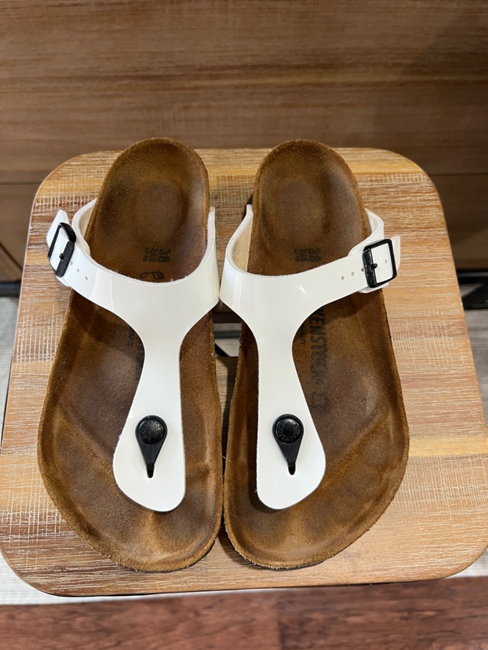 White Patent gizeh Birkenstock sandal